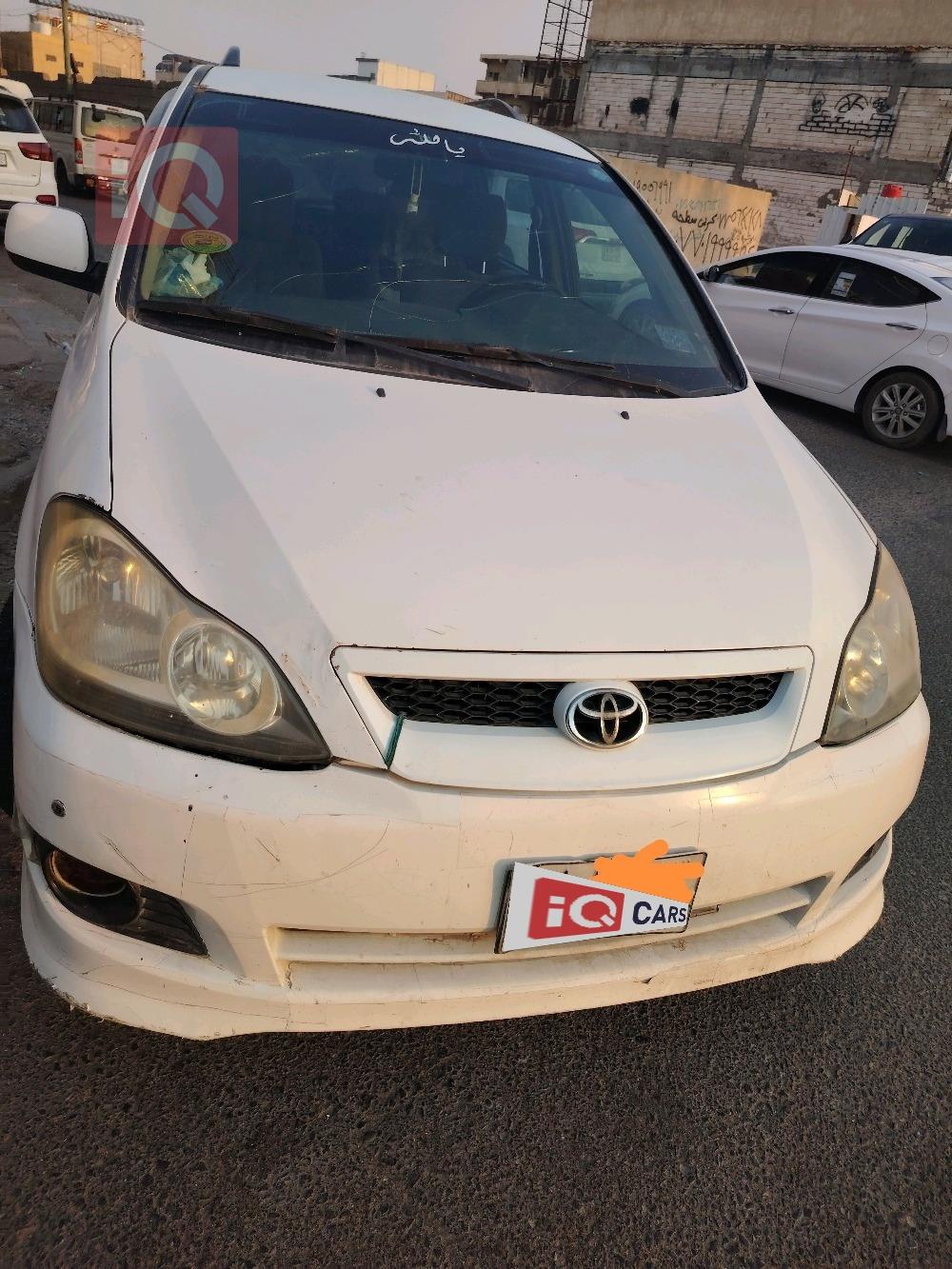 Toyota Ipsum